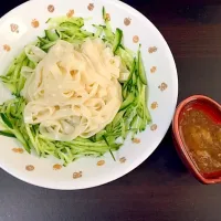 Snapdishの料理写真:ぶっかけきしめん おろしうめカツオつゆ|ゆめたそさん