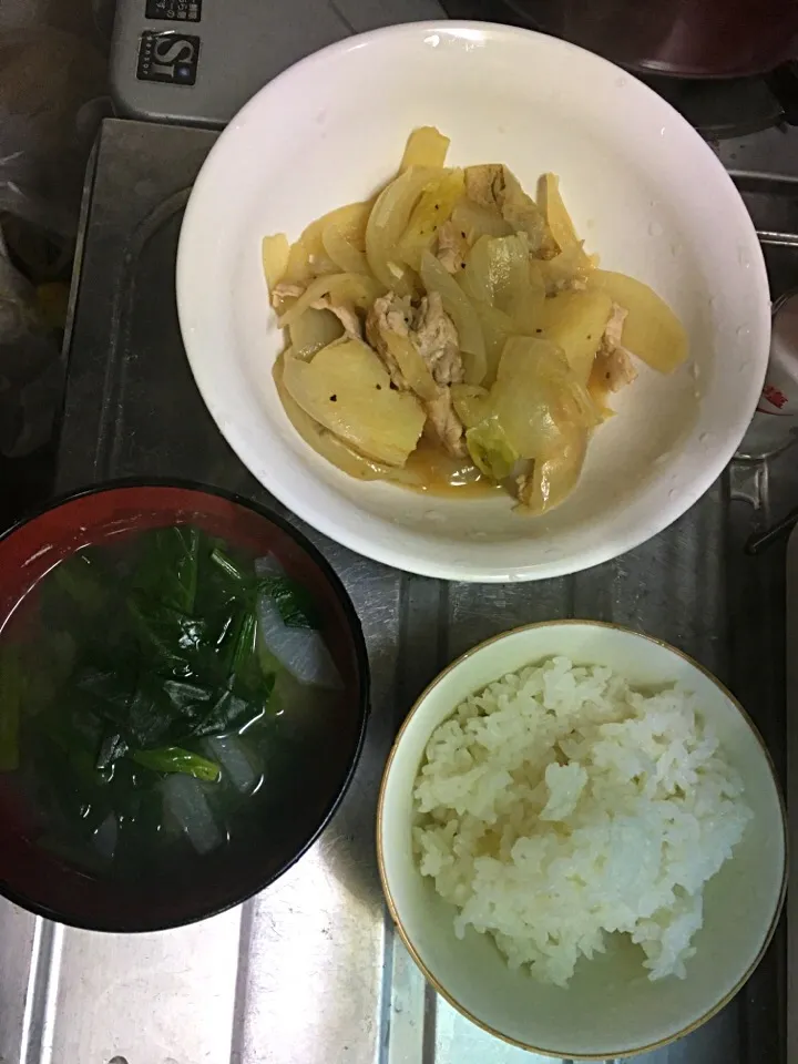 Snapdishの料理写真:豚こまと玉ねぎとじゃがいものポトフ
大根とほうれん草の味噌汁
ご飯|木内さん