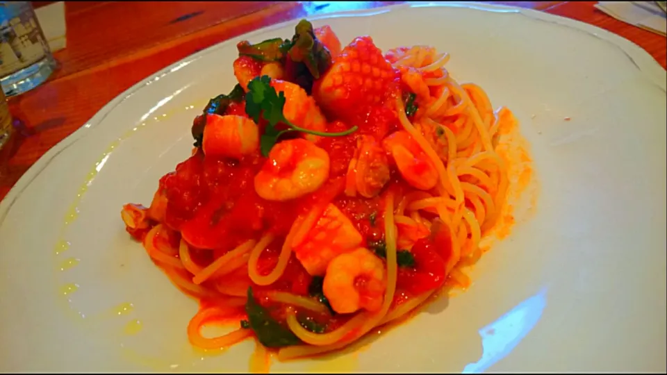 菜の花と魚介のトマトソースの生パスタ🍅🍝  @バリサイ|メイメイda.さん