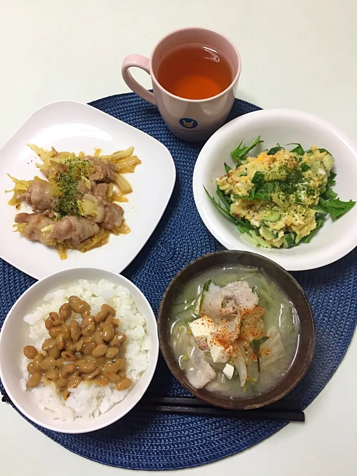 Snapdishの料理写真:・豚汁
・納豆ご飯
・豚肉のキャベツ巻き
・ポテトサラダ|とうふさん