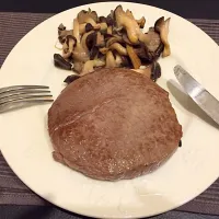 Snapdishの料理写真:モモ肉ステーキ！|よーこさん