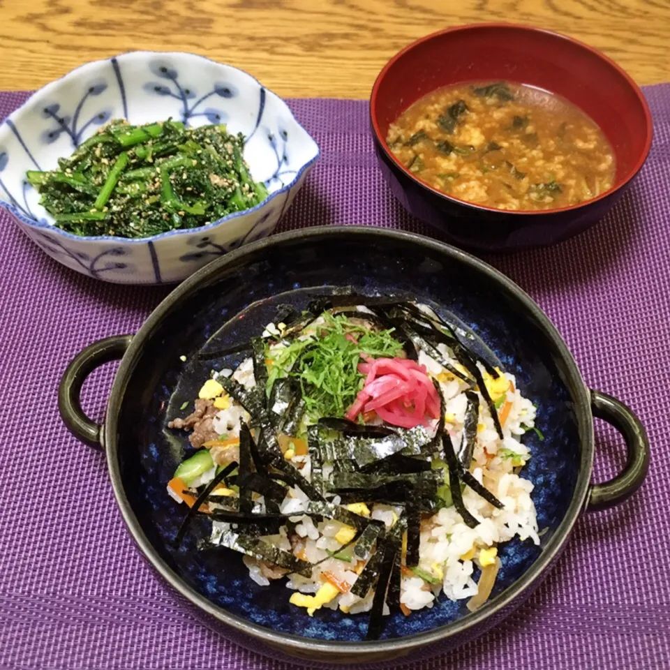 nakkoちゃんの牛肉のお寿司・春菊胡麻和え・山芋のすり流し味噌汁|美也子さん