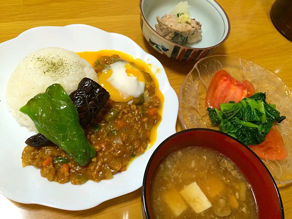 ドライカレー、トマトと雪菜のお浸し、さばの大根おろし添え、なめこ汁|いちごさん