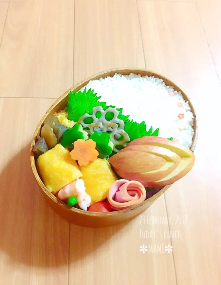 2017.2.23木曜日✩お弁当
＊だし巻き玉子
＊蒟蒻と牛蒡ピリ辛おかか炒め
＊ハムとアスパラとエビのマリネ
＊バジルソルト焼き蓮根
＊コーンとホタテ貝コロッケ
＊ミニトマト
＊花型浅漬け人参と胡瓜
＊林檎
です♡
#弁当|mamiさん