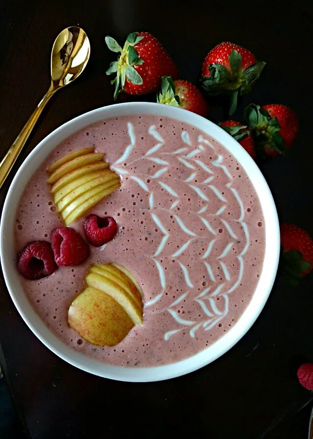 strawberry Smoothie bowl|paulaさん