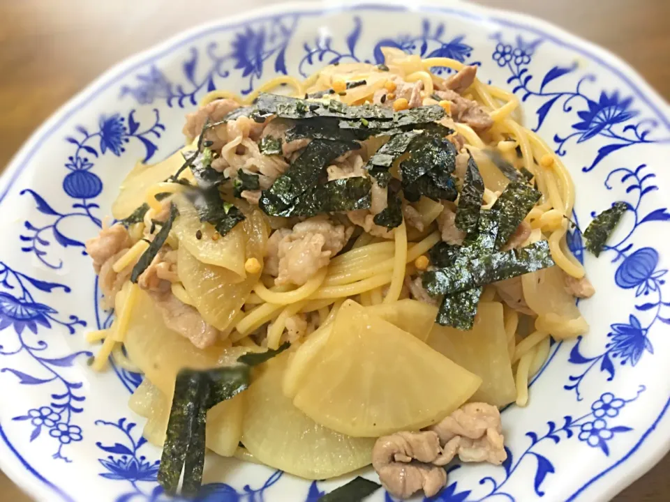 大根と豚肉の醤油パスタ
(豚汁具材の余りで)|りょんさん