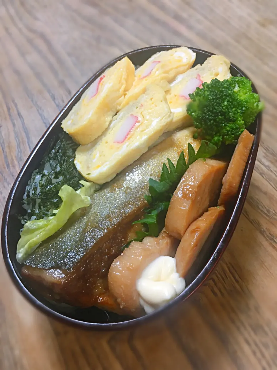 今日のお弁当
・ブリのオリーブオイル照焼き
・鶏胸肉の和風照焼き
・カニカマ入りの出汁巻き|akiさん