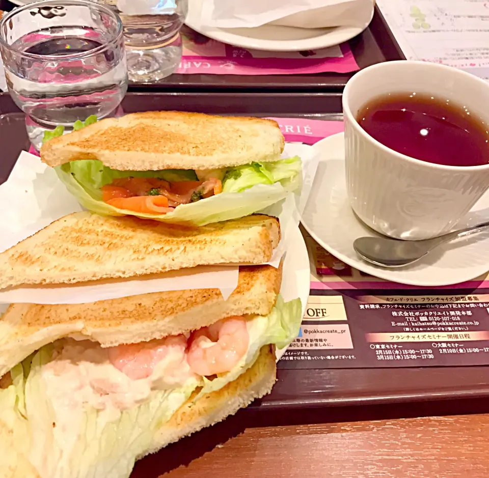 サーモンサンドとダージリン
CAFE de CRIE クイーンズスクエア横浜店|シュトママさん