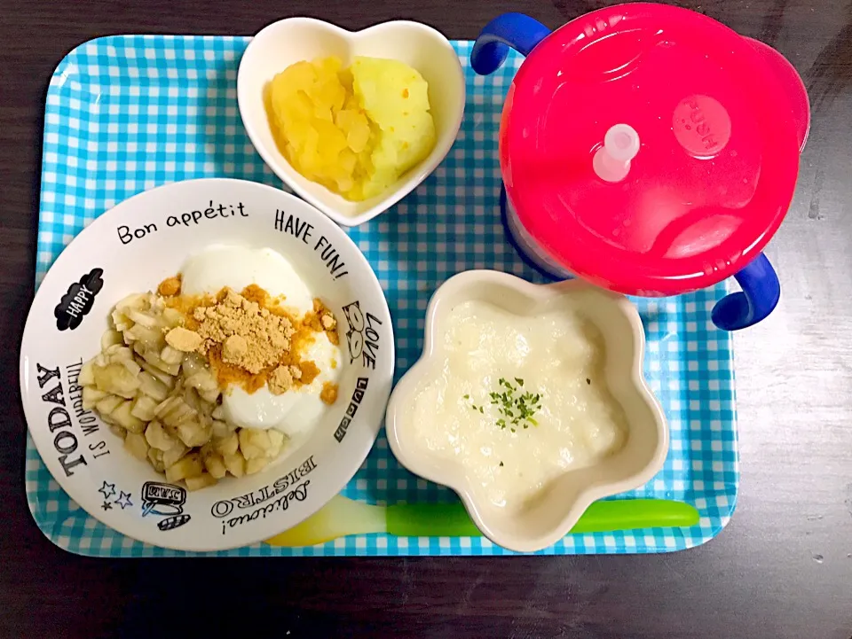 Snapdishの料理写真:2/23❁息子離乳食②
ミルクパン粥 小さじ5
きなこバナナヨーグルト 大さじ4
さつまいもりんご🍎🍠小さじ4|つんさん