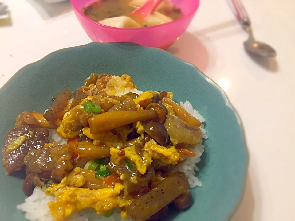 すじこん卵とじ丼|はなびさなさん