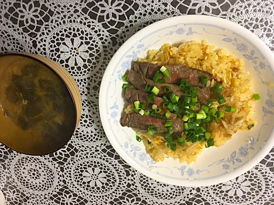 あまりものステーキ丼|バーテンめしさん