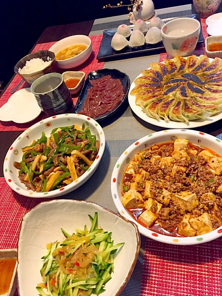 お夕飯 ☆青椒肉絲 ☆餃子 ☆ダシダの卵スープ ☆麻婆豆腐 ☆クラゲとキュウリの中華和え☆レバ刺し|kiyoさん