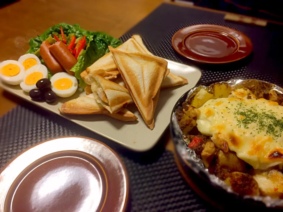 ホットサンドとポテトのあっさりグラタン。|ゆっちこさん