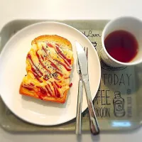 Snapdishの料理写真:チーズたっぷり♡ピザトースト🍞🍴|marikoさん