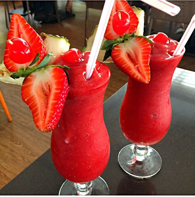 🍹🍓Strawberry Daiquiri🍓🍹 #Drinks #Fruit #Alcohol 🍍🍓🍓🍓🍓🍓🍍🍍🍍🍓🍓🍓🍓🍓🍍|Alisha GodsglamGirl Matthewsさん