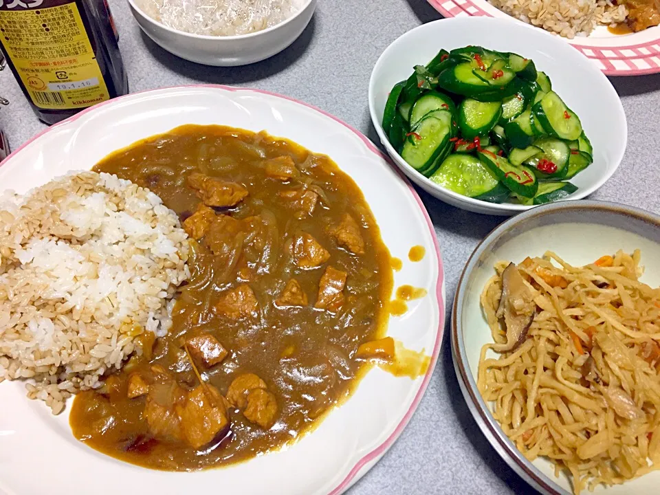 Snapdishの料理写真:もち麦飯すりおろし人参とろけるピーマンゴロゴロ肉カレーライス、昆布だしキュウリ、切り干し大根|ms903さん