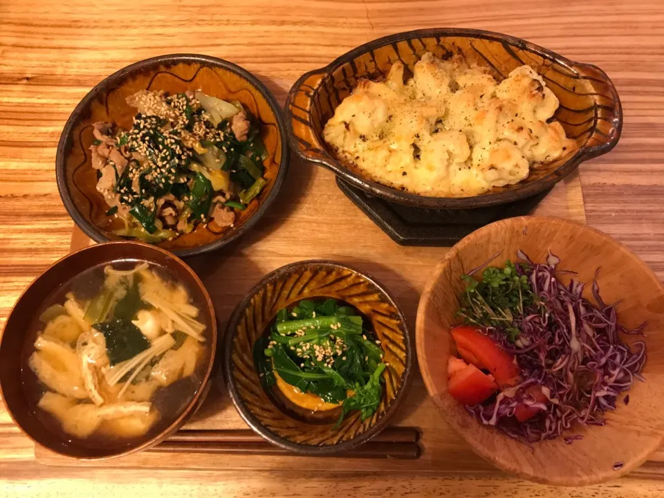 豚とキャベツとニラの味噌炒め
カリフラワーのチーズ焼き
菜の花のおひたし
サラダ 亜麻仁油かけ
揚げと小松菜とキノコの味噌汁|アトムさん