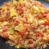 Spam fried w/ brown rice.. again. Lol fresh vegetables. #Cucumber #tomatoes  #BrownRice #Spam|lynさん