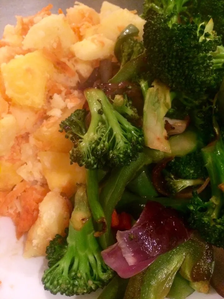 Root veg mash with stir-fried broccoli & pepper|Nick Hiderさん