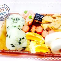 Snapdishの料理写真:ワカメご飯オニギリ ペッパーチキチキ
お弁当♪|ともさん