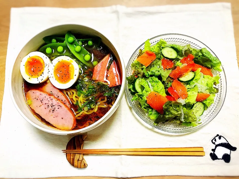 醤油ラーメンとサラダ|シホさん