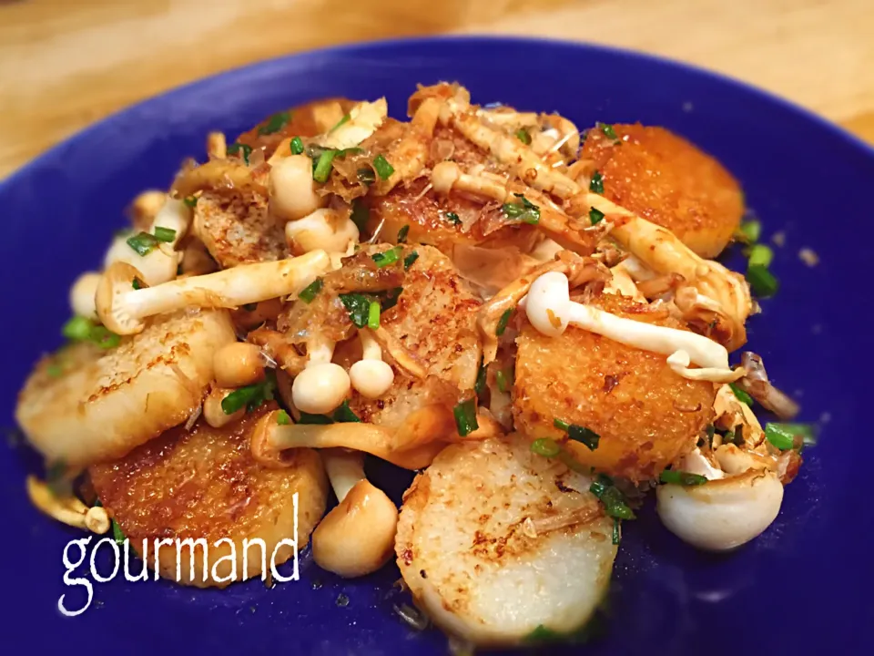 izoomさんの🎀 じゃがいものアサツキ&おかかまみれ 【Fried potatoes dusted w/ Japanese chive and bonito flakes 】|プーティさん