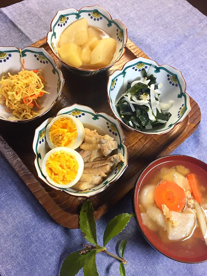 和食ワカメと大根のナムル  野菜料理
手羽中と卵の煮物 豚汁|shokohanさん