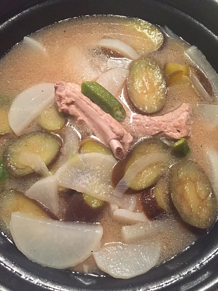 フィリピン料理🇵🇭
Sinigang na pork ribs🍲|Reiko Araiさん