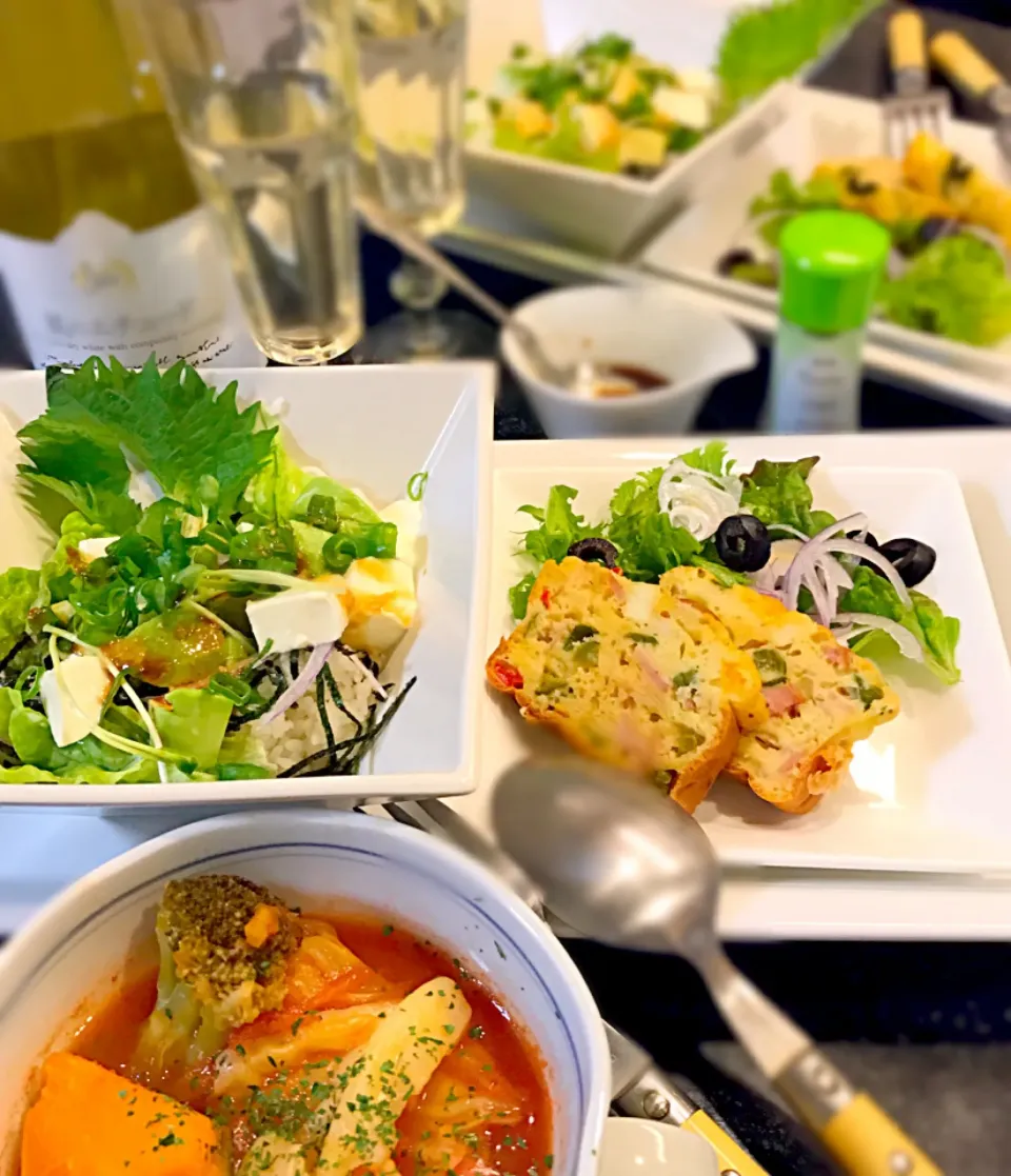 cake saléとサラダ🍀
モッツァレラチーズ🧀とアボカドの丼
野菜たっぷりスープの金曜日の夜ご飯|シュトママさん