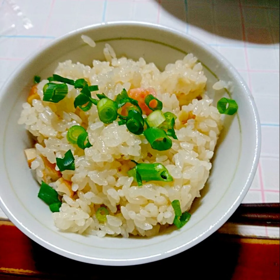 Snapdishの料理写真:おでんの残りで炊き込みご飯|Kiyomiさん