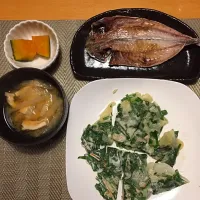 ニラと玉ねぎのチヂミ
アジの開き
かぼちゃの煮物
白菜と油揚げの味噌汁|もっちさん