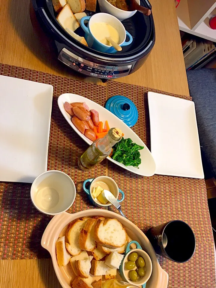 ホットプレートでチーズフォンデュとカレー|ochihekoさん