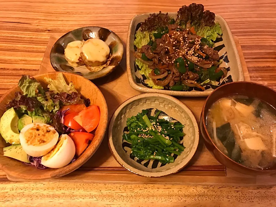 牛肉のオイスター炒め 菜の花おひたし サラダ 亜麻仁油入り 味噌汁 長芋をギーで炒めてチーズをかけて醤油をたらり☺️ #糖質制限#タンパク質は大事 #mec食#有機野菜#オーガニック#大食い|アトムさん