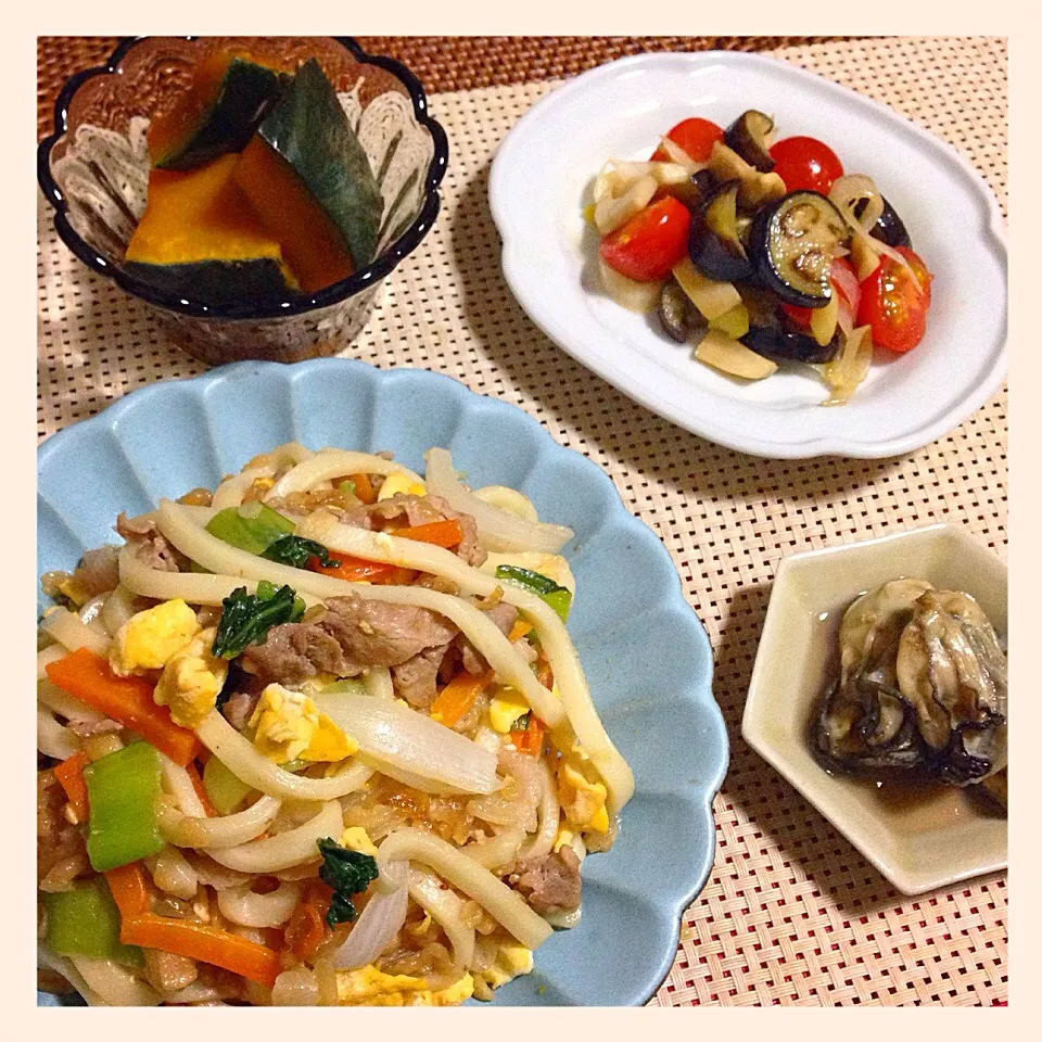 焼うどん／牡蠣の酒蒸し／南瓜の煮物／茄子とトマトとエリンギとネギの中華風マリネ|mogwaiさん