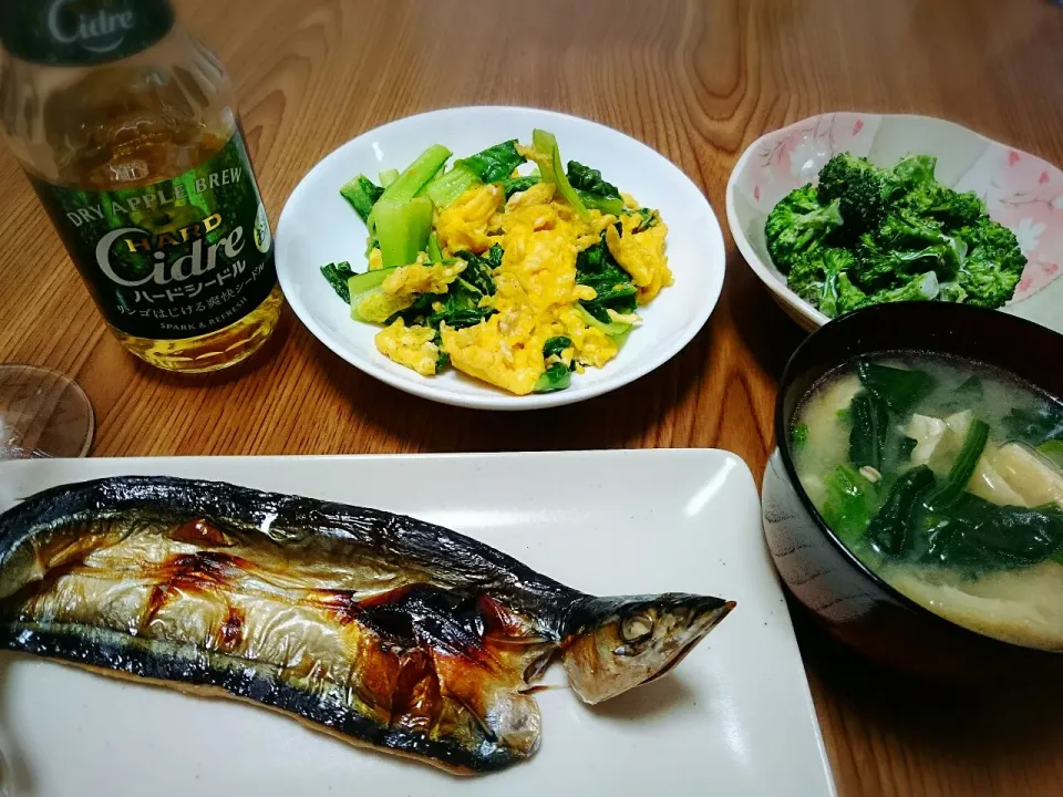 Snapdishの料理写真:・秋刀魚の干物
・チンゲン菜と卵の和風炒め
・ブロッコリーのマヨ和え
・ほうれん草と薄揚げの味噌汁|ようかんさん