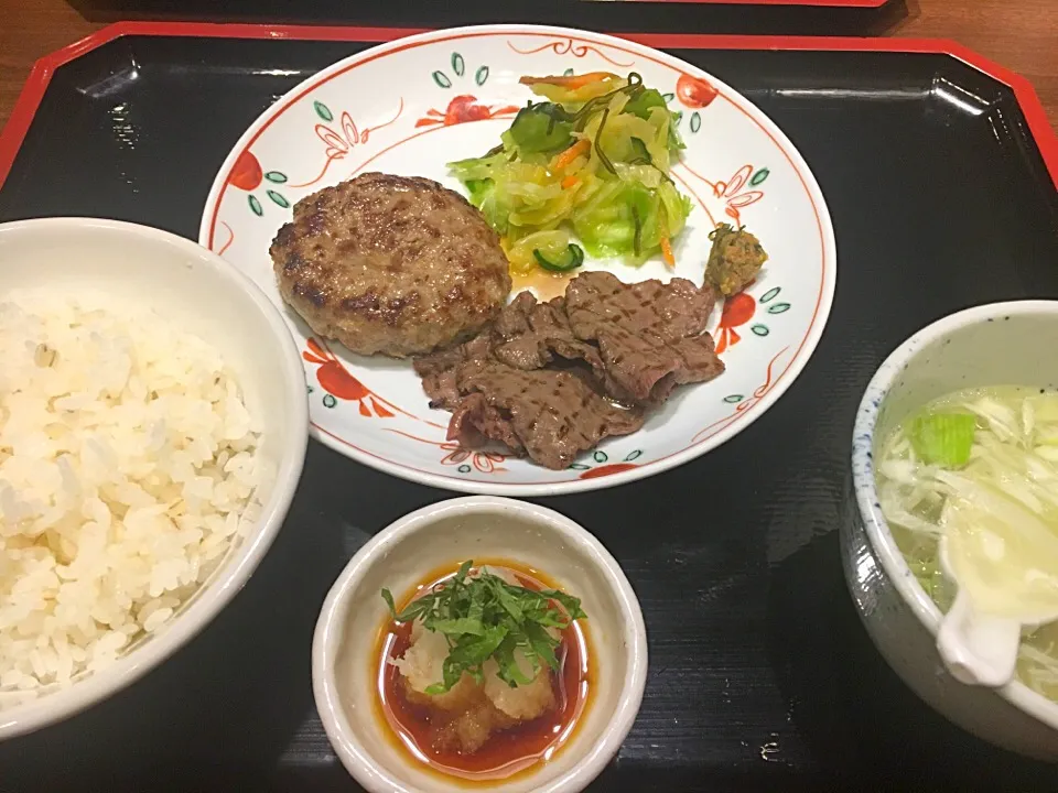 牛たんハンバーグとたん焼き定食|Makigelinaさん