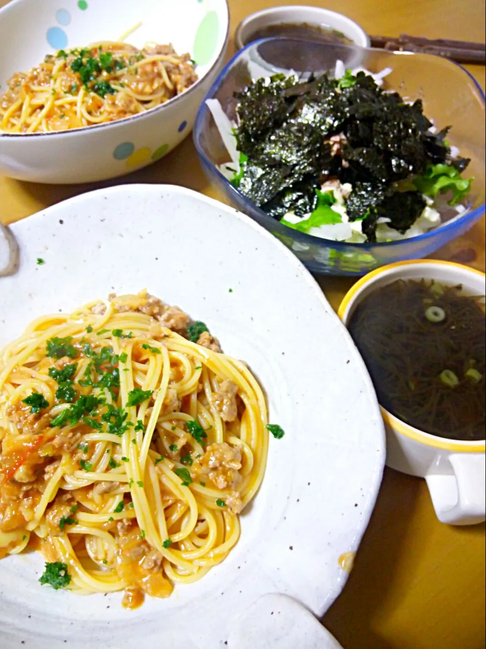 ボロネーゼと海苔サラダ、もずくスープで晩御飯((( *´꒳`* )))|さくたえさん