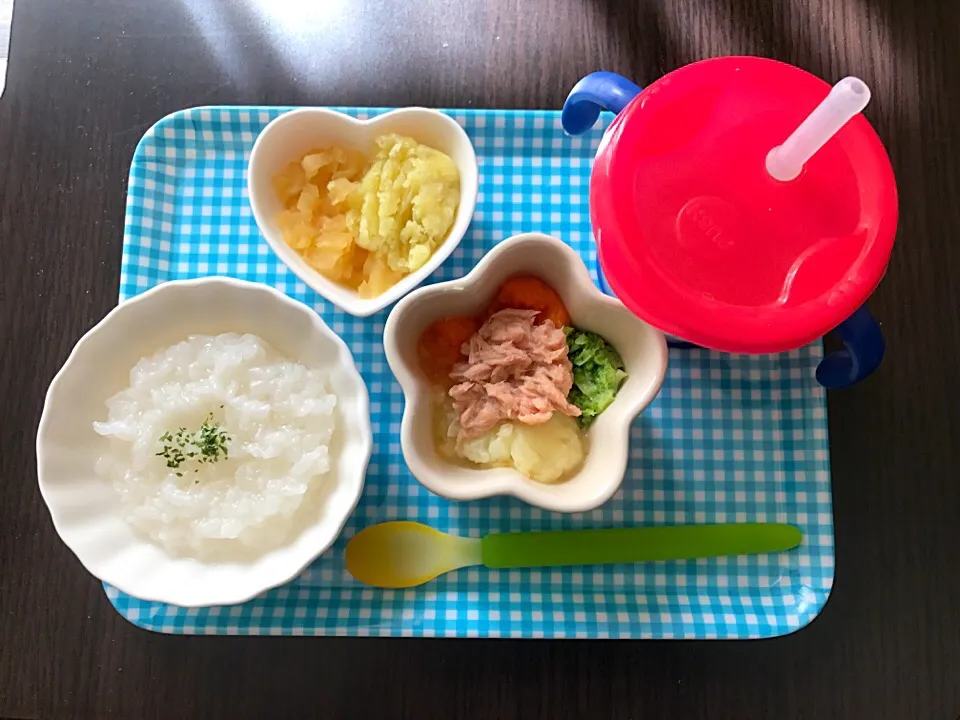 Snapdishの料理写真:2/25❁息子離乳食①
7倍粥 大さじ3
ツナ野菜 (ツナ小さじ1、じゃがいも🥔小さじ2、人参🥕小さじ2、ブロッコリー小さじ1)
さつまいもりんご🍎🍠小さじ4
麦茶|つんさん