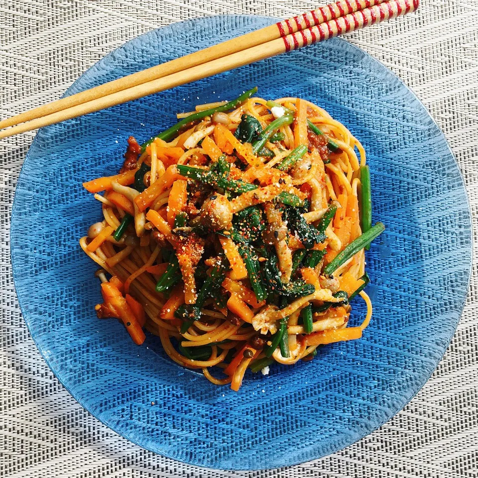 Snapdishの料理写真:あえてお箸でいただく、寒甘やさいたっぷり和風みぃとそ〜す🍝|leeさん