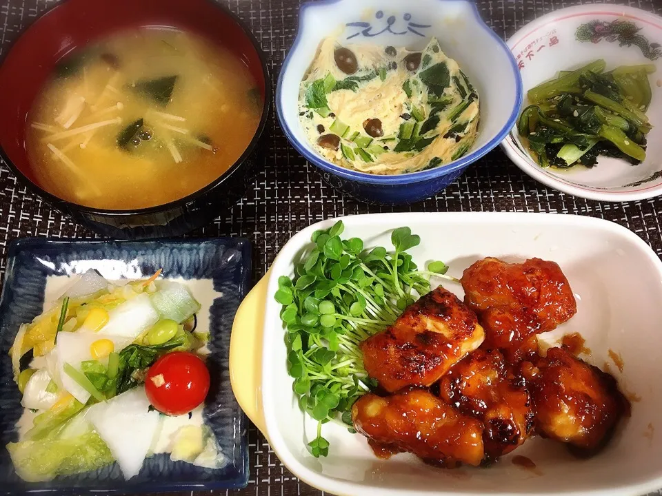 鶏むね肉の照り焼き🍖茶碗蒸し、小松菜のポン酢和え、みそ汁🍲漬物🥒|くろねこっく🐈‍⬛さん