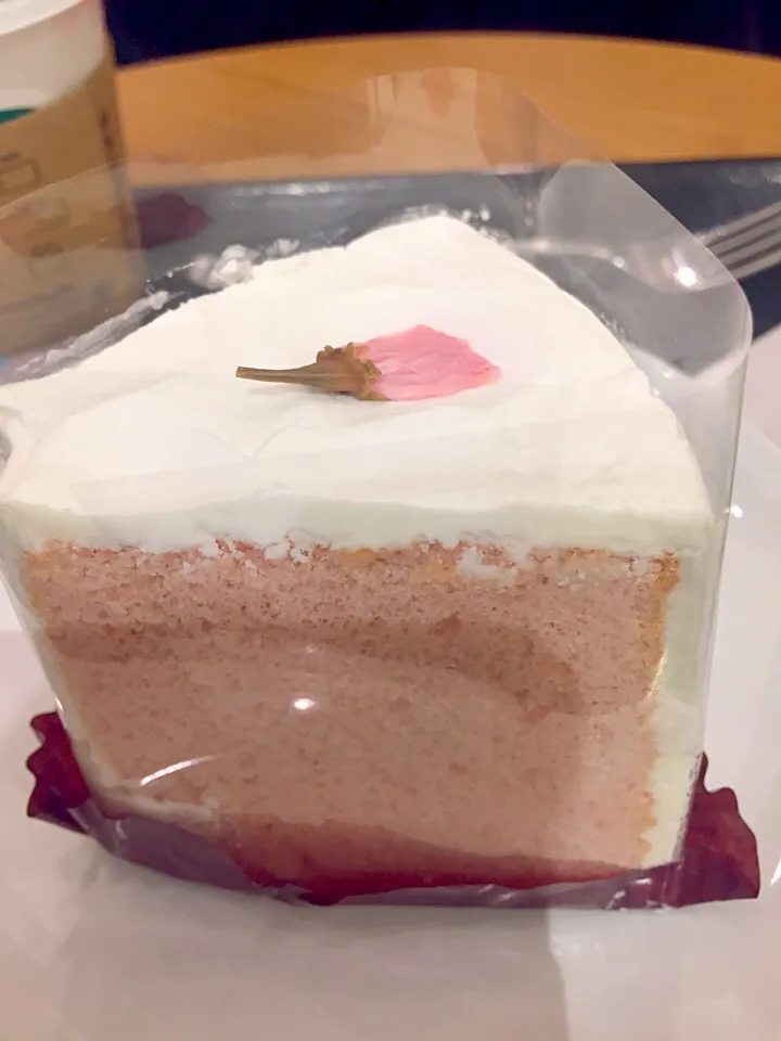 Snapdishの料理写真:スターバックス 桜シフォンケーキ|mochiさん