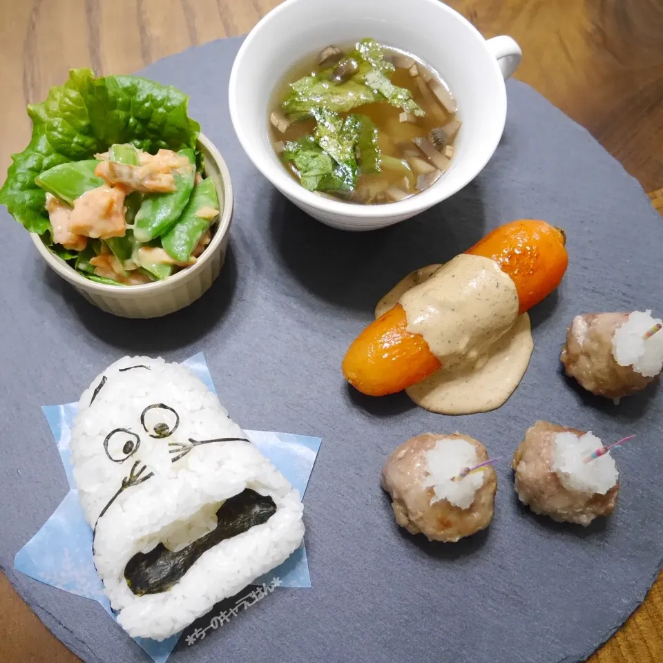 Snapdishの料理写真:オラフ プレート#キャラごはん #オラフ#ディズニー#おにぎり#にんじんステーキ|ちーさん