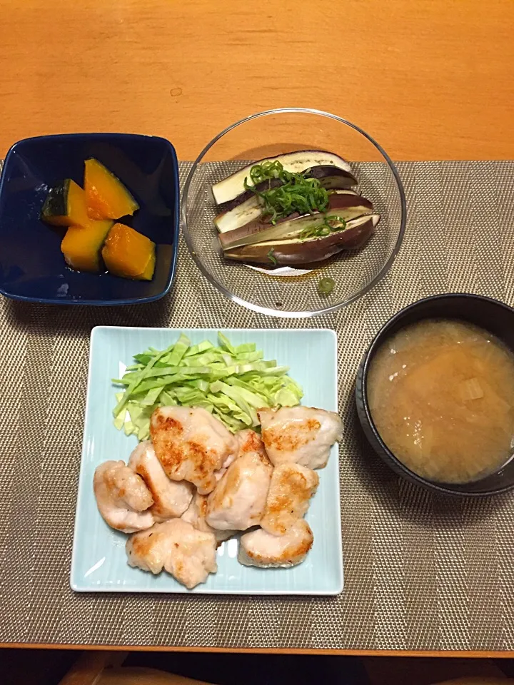 鶏胸肉の塩焼き
なすの煮浸し
かぼちゃの煮物(昨日の残り)
お味噌汁|もっちさん