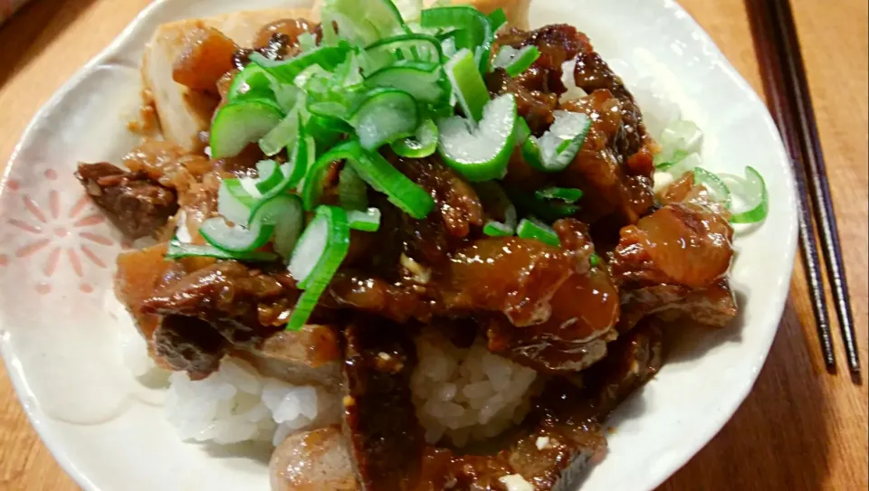 圧力鍋で牛すじトロトロ煮込み🐮
ぼっかけ丼　from 神戸|pigmegさん