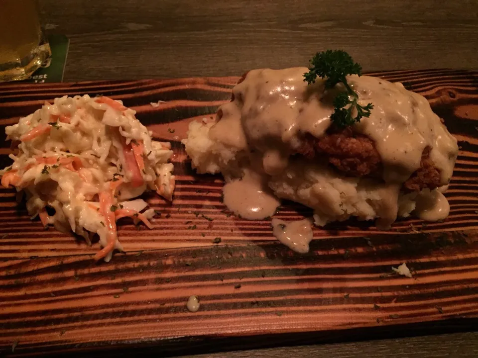 Snapdishの料理写真:Fried chicken breast with coleslaw & mash|Darren Loさん