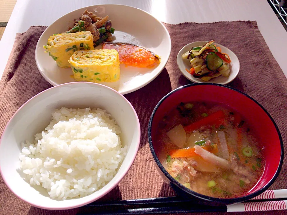 休日の朝ごはん😋🍴🍳🍞🍌🎶|あいさん