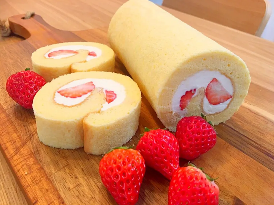 紅ほっぺロールケーキ🍓|がんちの手料理＾＾さん