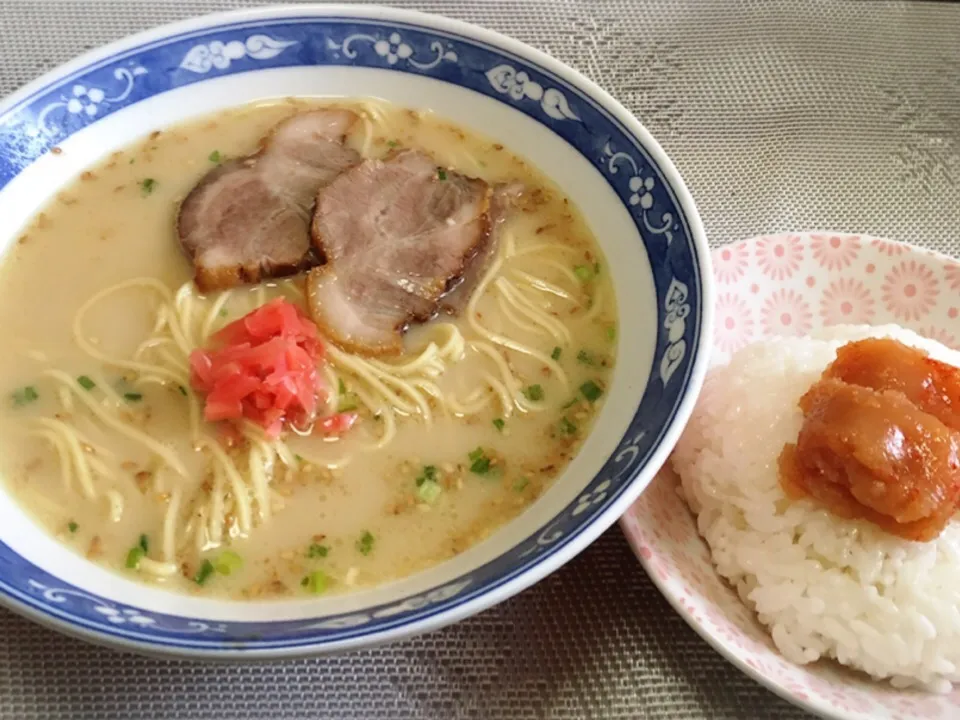 マルタイの博多長浜とんこつラーメン・明太子おにぎり|美也子さん