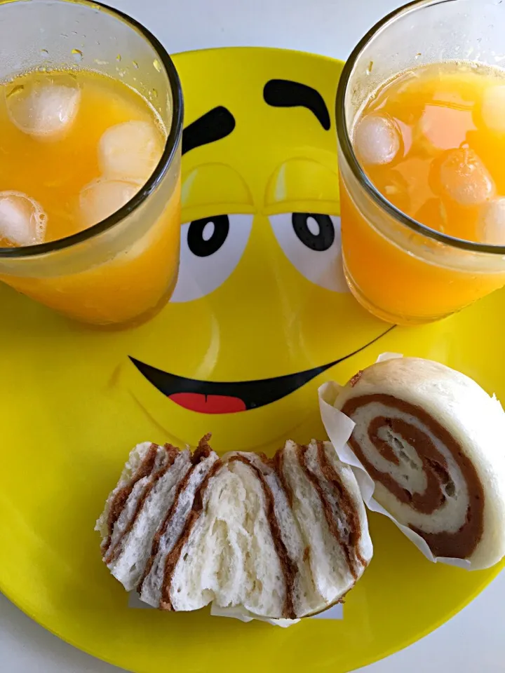 Mantou & passion fruit + orange 🍊 juice|Tari's Kitchenさん