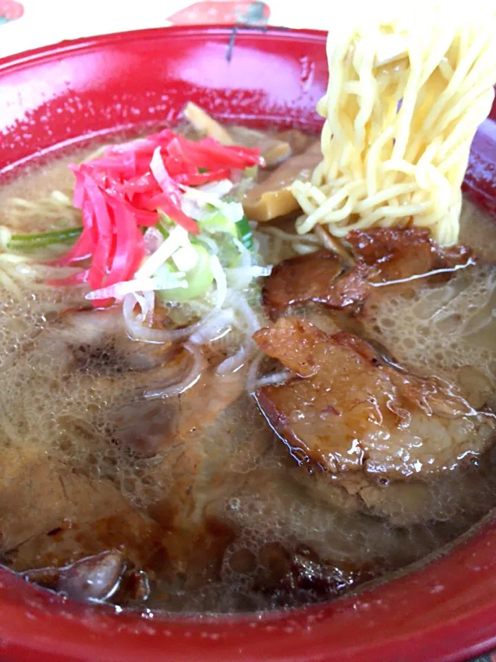 Snapdishの料理写真:とんこつラーメン|ダンディ☆和田さん